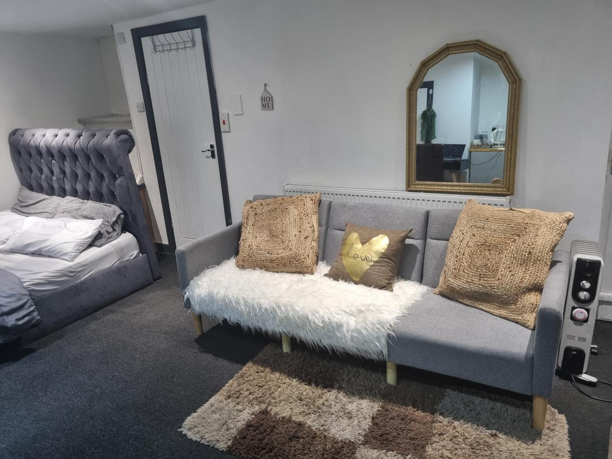 A Cosy Deluxe Size Studio With Queen Size And Sofa Bed Daire Leeds  Dış mekan fotoğraf