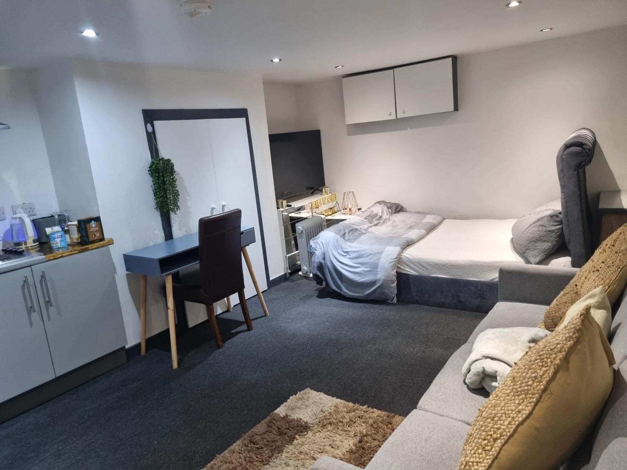 A Cosy Deluxe Size Studio With Queen Size And Sofa Bed Daire Leeds  Dış mekan fotoğraf